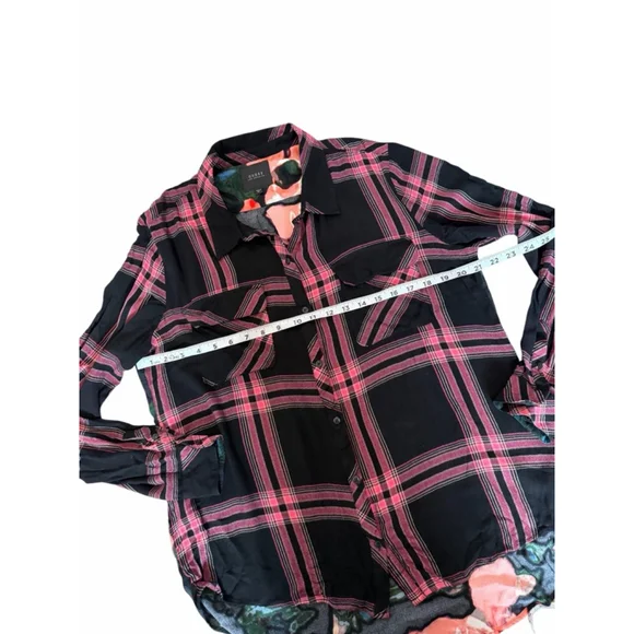 Guess Los Angeles Plaid Floral Blouse Womens XL Black Pink Button Down - Picture 8 of 10